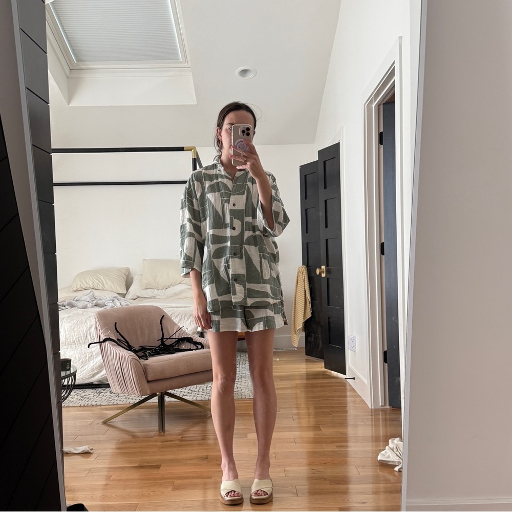 Madewell Green and White short set